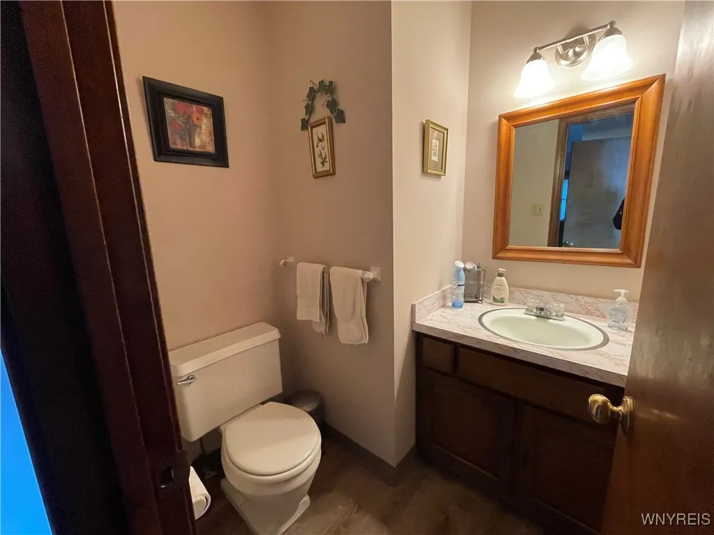 1825 Winter Road, Grand Island, New York 14072, Grand Island, New York 14072, 4 Bedrooms Bedrooms, 8 Rooms Rooms,2 BathroomsBathrooms,Residential Lease,Closed,1825 Winter Road, Grand Island, New York 14072,0,B1653885