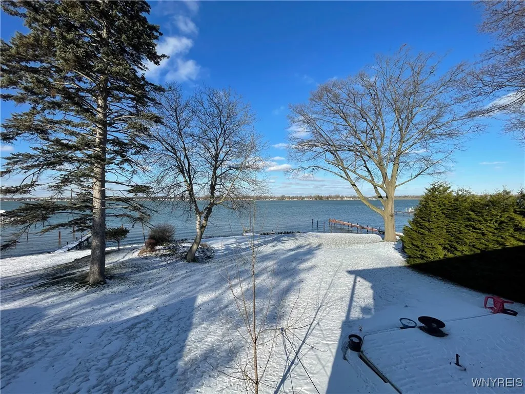 1825 Winter Road, Grand Island, New York 14072, Grand Island, New York 14072, 4 Bedrooms Bedrooms, 8 Rooms Rooms,2 BathroomsBathrooms,Residential Lease,Closed,1825 Winter Road, Grand Island, New York 14072,0,B1653885