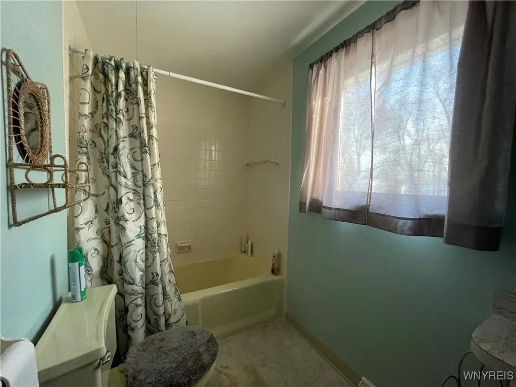 1825 Winter Road, Grand Island, New York 14072, Grand Island, New York 14072, 4 Bedrooms Bedrooms, 8 Rooms Rooms,2 BathroomsBathrooms,Residential Lease,Closed,1825 Winter Road, Grand Island, New York 14072,0,B1653885