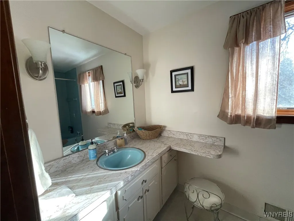 1825 Winter Road, Grand Island, New York 14072, Grand Island, New York 14072, 4 Bedrooms Bedrooms, 8 Rooms Rooms,2 BathroomsBathrooms,Residential Lease,Closed,1825 Winter Road, Grand Island, New York 14072,0,B1653885