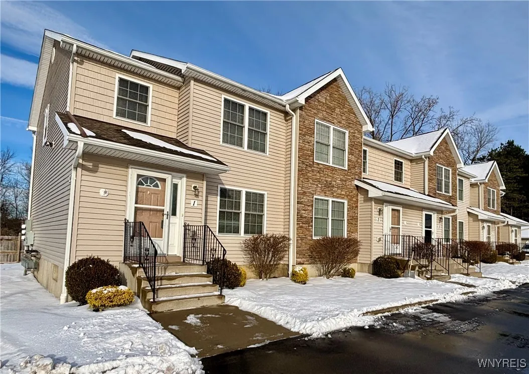 1696 Orchard Park Road 1, West Seneca, New York 14, West Seneca, New York 14224, 2 Bedrooms Bedrooms, 4 Rooms Rooms,1 BathroomBathrooms,Residential Lease,Closed,1696 Orchard Park Road 1, West Seneca, New York 14,0,B1654007