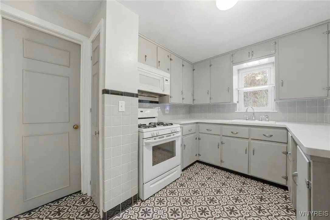 5871 Cole Road, Orchard Park, New York 14127, Orchard Park, New York 14127, 3 Bedrooms Bedrooms, 8 Rooms Rooms,1 BathroomBathrooms,Residential,Closed,5871 Cole Road, Orchard Park, New York 14127,0,B1654048