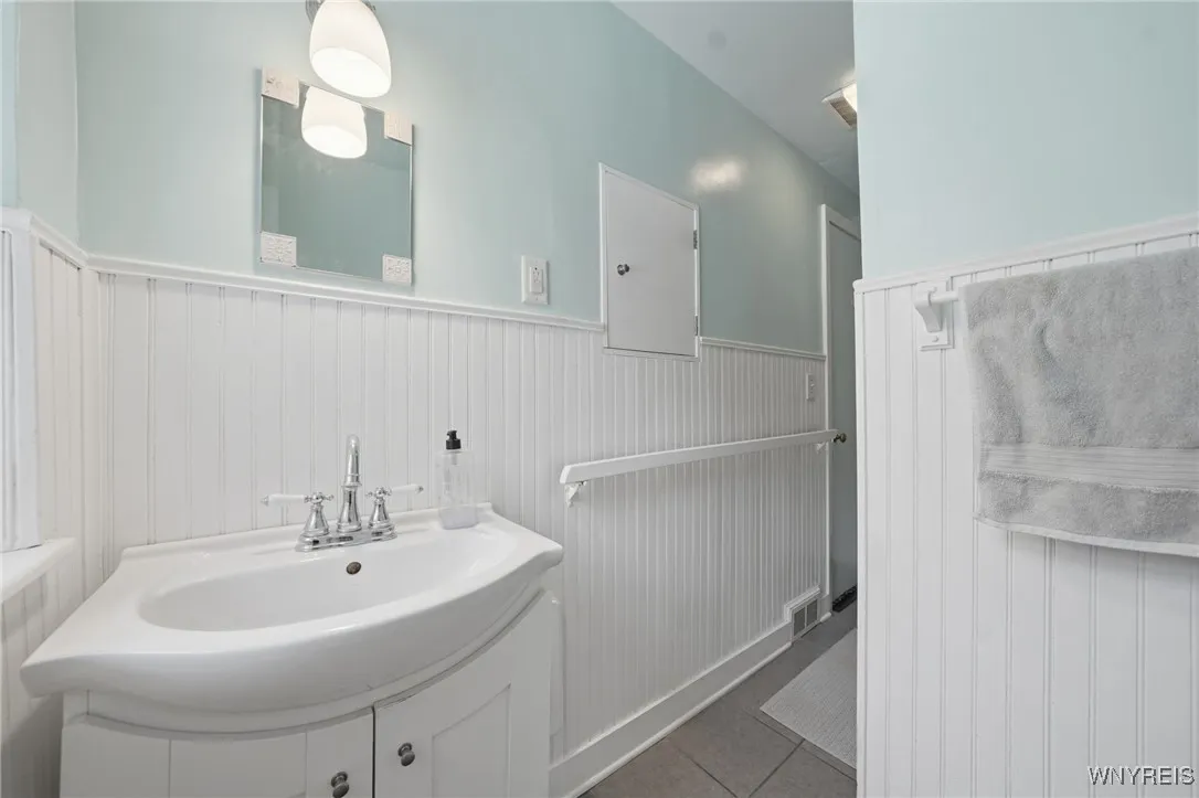 5871 Cole Road, Orchard Park, New York 14127, Orchard Park, New York 14127, 3 Bedrooms Bedrooms, 8 Rooms Rooms,1 BathroomBathrooms,Residential,Closed,5871 Cole Road, Orchard Park, New York 14127,0,B1654048