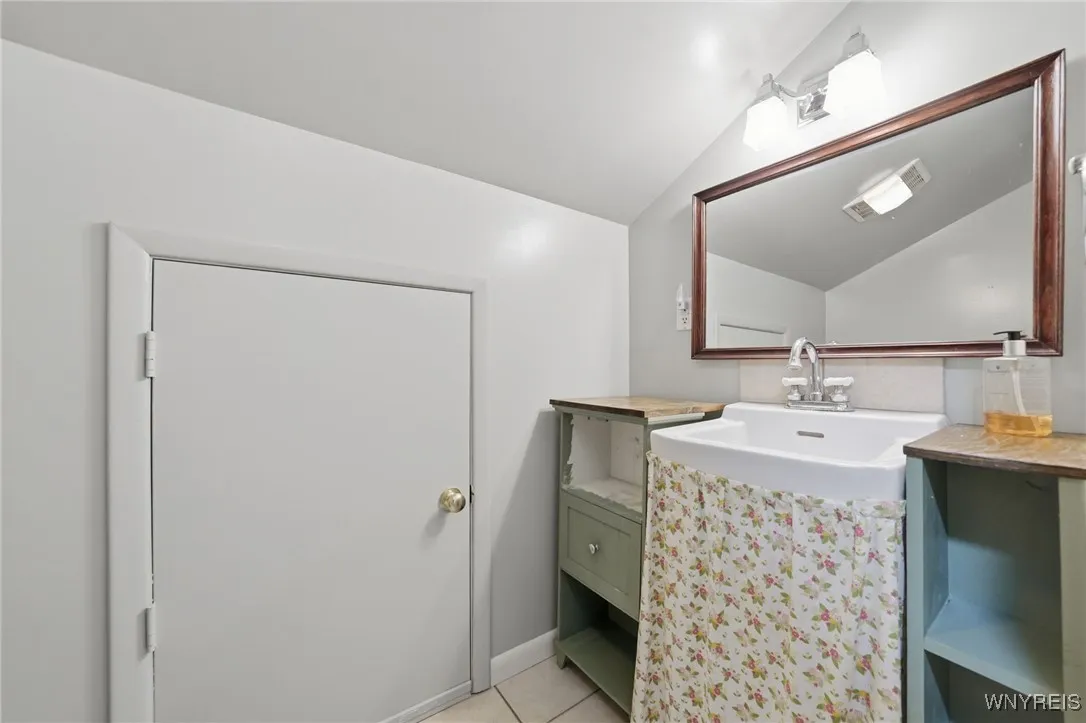 5871 Cole Road, Orchard Park, New York 14127, Orchard Park, New York 14127, 3 Bedrooms Bedrooms, 8 Rooms Rooms,1 BathroomBathrooms,Residential,Closed,5871 Cole Road, Orchard Park, New York 14127,0,B1654048