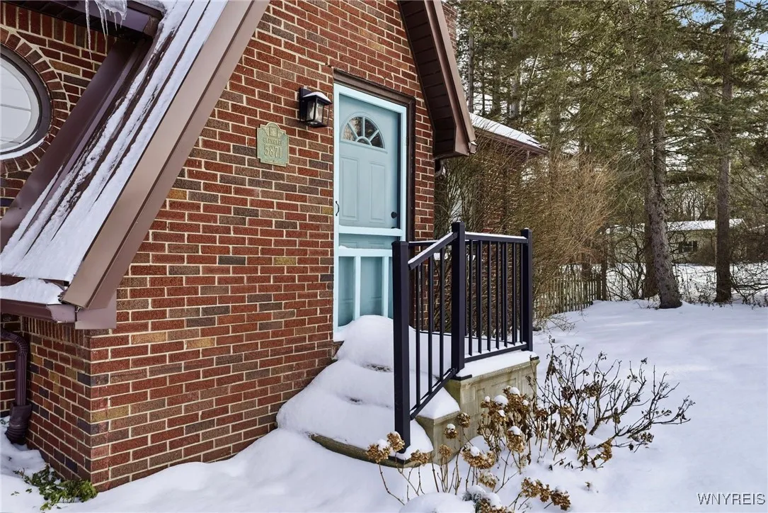 5871 Cole Road, Orchard Park, New York 14127, Orchard Park, New York 14127, 3 Bedrooms Bedrooms, 8 Rooms Rooms,1 BathroomBathrooms,Residential,Closed,5871 Cole Road, Orchard Park, New York 14127,0,B1654048