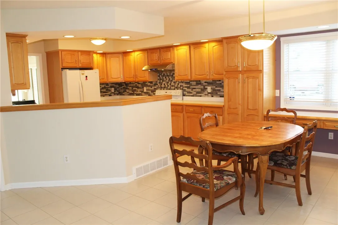 121 Brittany Circle, Brighton, New York 14618, Brighton, New York 14618, 3 Bedrooms Bedrooms, 6 Rooms Rooms,2 BathroomsBathrooms,Residential Lease,Closed,121 Brittany Circle, Brighton, New York 14618,0,R1654396