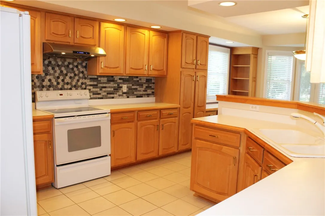 121 Brittany Circle, Brighton, New York 14618, Brighton, New York 14618, 3 Bedrooms Bedrooms, 6 Rooms Rooms,2 BathroomsBathrooms,Residential Lease,Closed,121 Brittany Circle, Brighton, New York 14618,0,R1654396