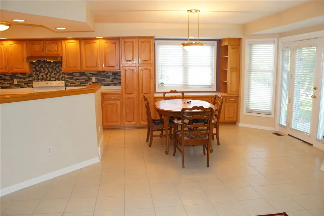 121 Brittany Circle, Brighton, New York 14618, Brighton, New York 14618, 3 Bedrooms Bedrooms, 6 Rooms Rooms,2 BathroomsBathrooms,Residential Lease,Closed,121 Brittany Circle, Brighton, New York 14618,0,R1654396