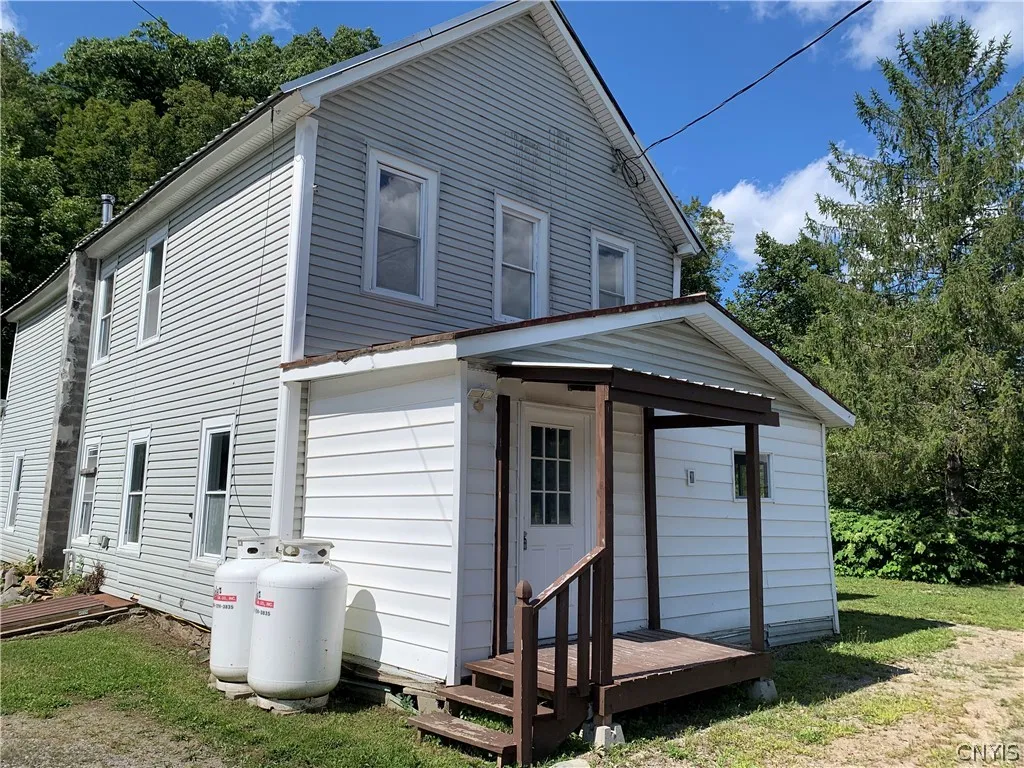 9141 Main Street, Annsville, New York 13471, Annsville, New York 13471, 6 Bedroom Bedrooms, 10 Room Rooms,2 BathroomBathrooms,Residential,For Sale,9141 Main Street, Annsville, New York 13471,0,S1654336