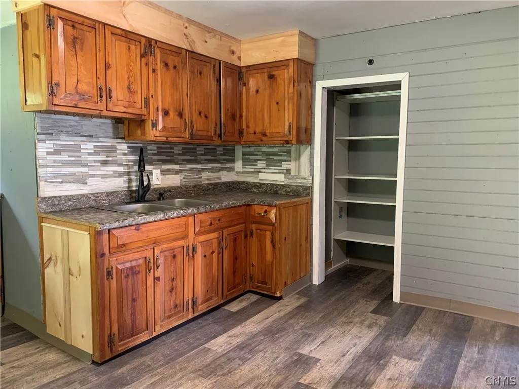 9141 Main Street, Annsville, New York 13471, Annsville, New York 13471, 6 Bedroom Bedrooms, 10 Room Rooms,2 BathroomBathrooms,Residential,For Sale,9141 Main Street, Annsville, New York 13471,0,S1654336