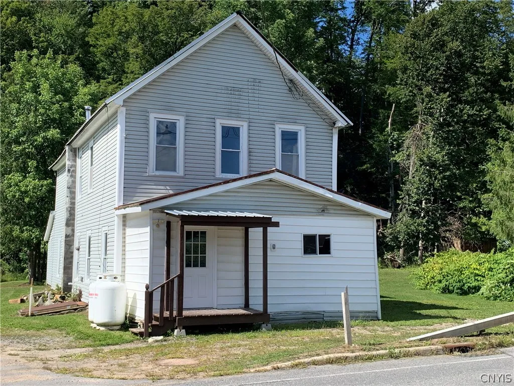 9141 Main Street, Annsville, New York 13471, Annsville, New York 13471, 6 Bedroom Bedrooms, 10 Room Rooms,2 BathroomBathrooms,Residential,For Sale,9141 Main Street, Annsville, New York 13471,0,S1654336