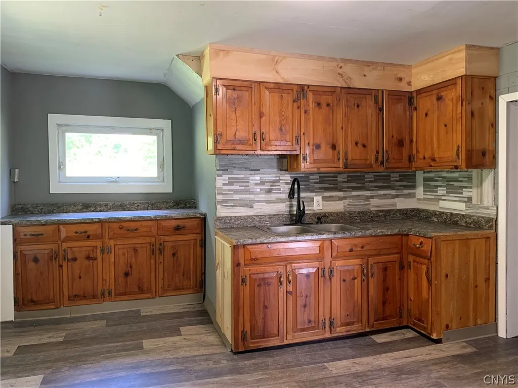 9141 Main Street, Annsville, New York 13471, Annsville, New York 13471, 6 Bedroom Bedrooms, 10 Room Rooms,2 BathroomBathrooms,Residential,For Sale,9141 Main Street, Annsville, New York 13471,0,S1654336