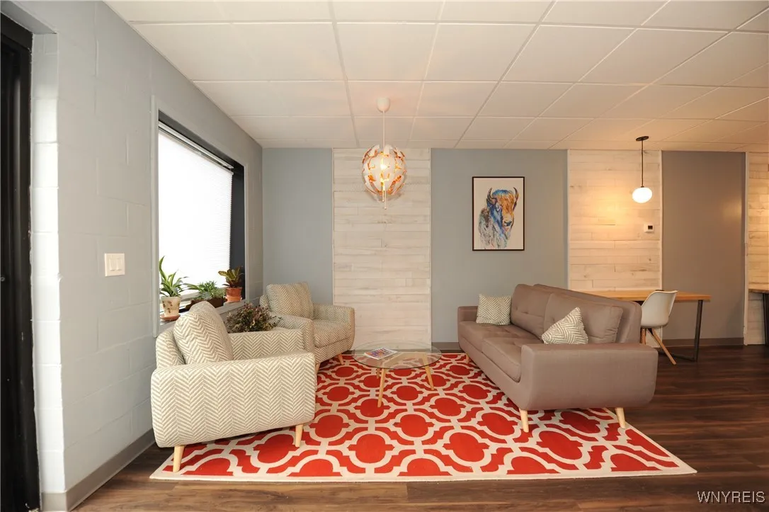 Seating/Reception Area