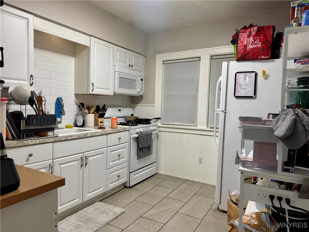 192 Victoria Boulevard, Tonawanda, New York 14217, Tonawanda, New York 14217, 7 Bedrooms Bedrooms, ,2 BathroomsBathrooms,Residential,Closed,192 Victoria Boulevard, Tonawanda, New York 14217,0,B1654407