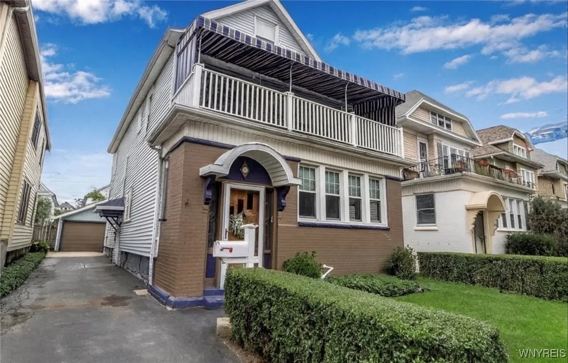192 Victoria Boulevard, Tonawanda, New York 14217, Tonawanda, New York 14217, 7 Bedrooms Bedrooms, ,2 BathroomsBathrooms,Residential,Closed,192 Victoria Boulevard, Tonawanda, New York 14217,0,B1654407