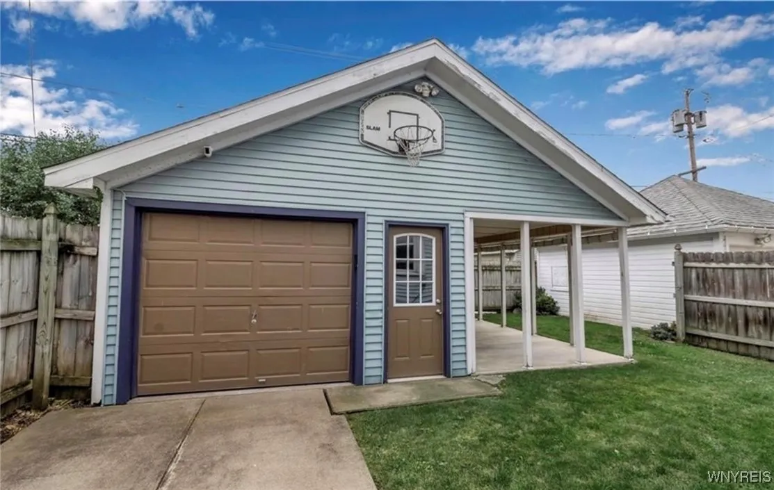 192 Victoria Boulevard, Tonawanda, New York 14217, Tonawanda, New York 14217, 7 Bedrooms Bedrooms, ,2 BathroomsBathrooms,Residential,Closed,192 Victoria Boulevard, Tonawanda, New York 14217,0,B1654407