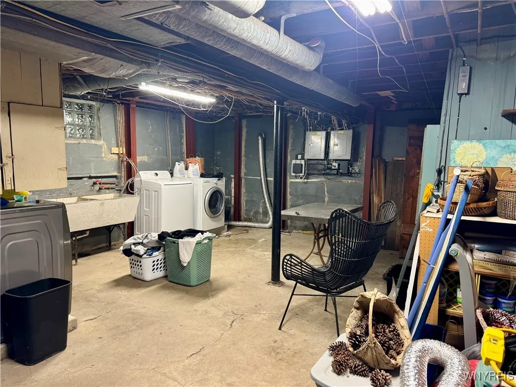 192 Victoria Boulevard, Tonawanda, New York 14217, Tonawanda, New York 14217, 7 Bedrooms Bedrooms, ,2 BathroomsBathrooms,Residential,Closed,192 Victoria Boulevard, Tonawanda, New York 14217,0,B1654407