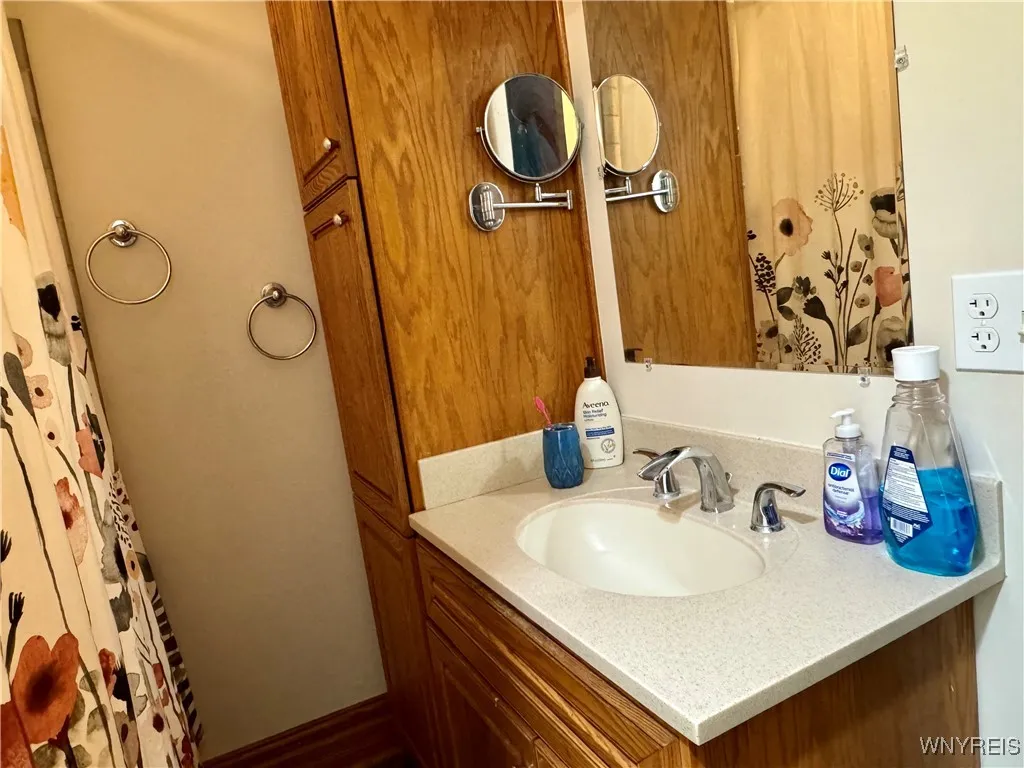 192 Victoria Boulevard, Tonawanda, New York 14217, Tonawanda, New York 14217, 7 Bedrooms Bedrooms, ,2 BathroomsBathrooms,Residential,Closed,192 Victoria Boulevard, Tonawanda, New York 14217,0,B1654407