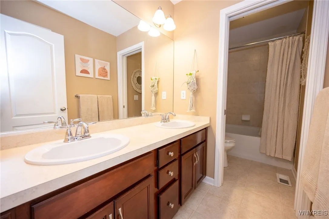 33 South Rockingham, Amherst, New York 14228, Amherst, New York 14228, 4 Bedrooms Bedrooms, 8 Rooms Rooms,3 BathroomsBathrooms,Residential,For Sale,33 South Rockingham, Amherst, New York 14228,0,B1654625