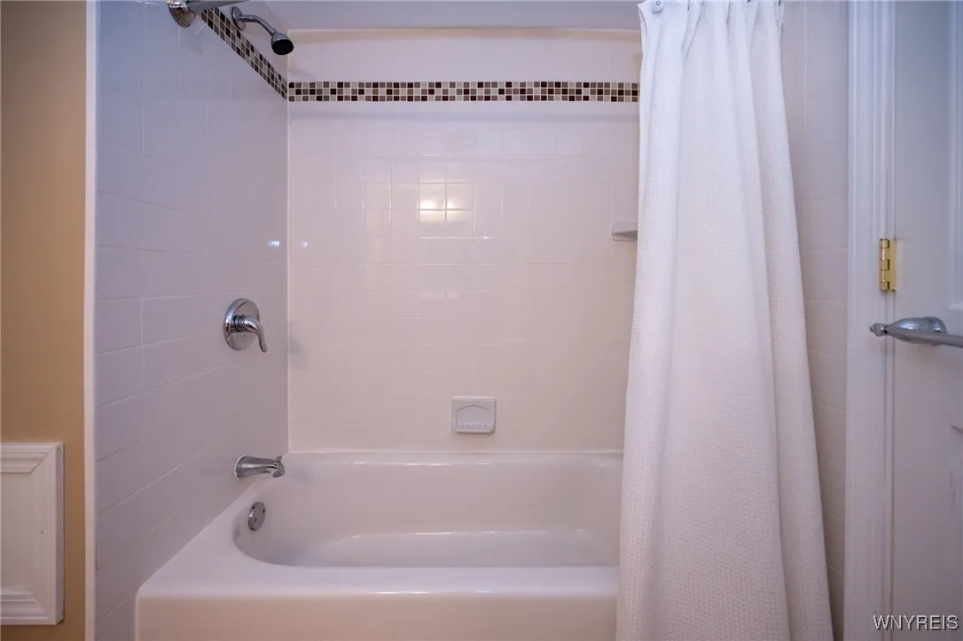33 South Rockingham, Amherst, New York 14228, Amherst, New York 14228, 4 Bedrooms Bedrooms, 8 Rooms Rooms,3 BathroomsBathrooms,Residential,For Sale,33 South Rockingham, Amherst, New York 14228,0,B1654625
