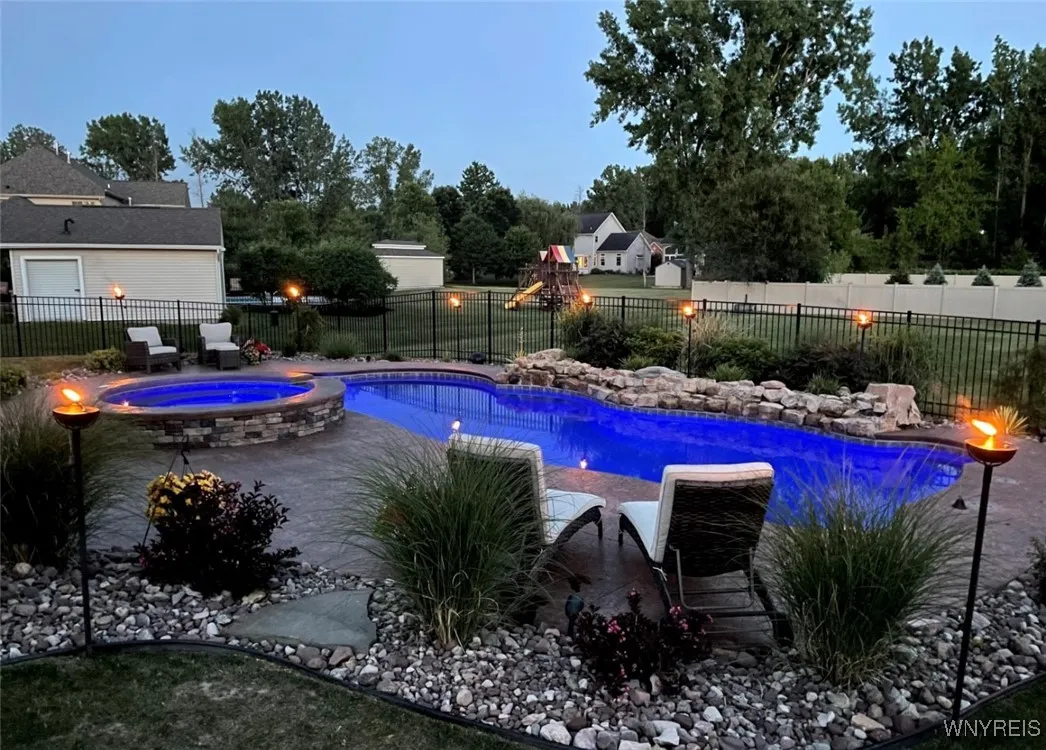 33 South Rockingham, Amherst, New York 14228, Amherst, New York 14228, 4 Bedrooms Bedrooms, 8 Rooms Rooms,3 BathroomsBathrooms,Residential,For Sale,33 South Rockingham, Amherst, New York 14228,0,B1654625