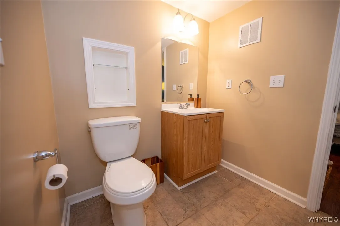 33 South Rockingham, Amherst, New York 14228, Amherst, New York 14228, 4 Bedrooms Bedrooms, 8 Rooms Rooms,3 BathroomsBathrooms,Residential,For Sale,33 South Rockingham, Amherst, New York 14228,0,B1654625