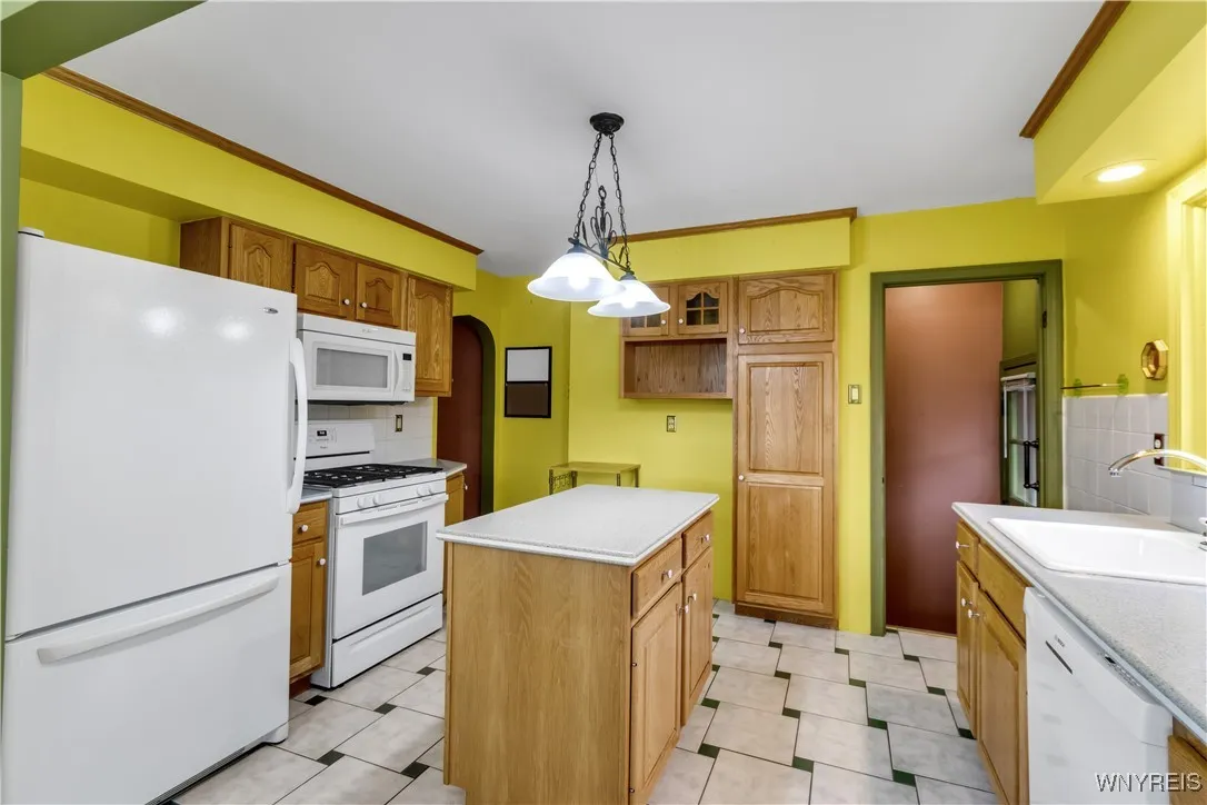 179 Hamilton Boulevard, Tonawanda, New York 14217, Tonawanda, New York 14217, 2 Bedrooms Bedrooms, 4 Rooms Rooms,1 BathroomBathrooms,Residential Lease,For Rent,179 Hamilton Boulevard, Tonawanda, New York 14217,0,B1654626