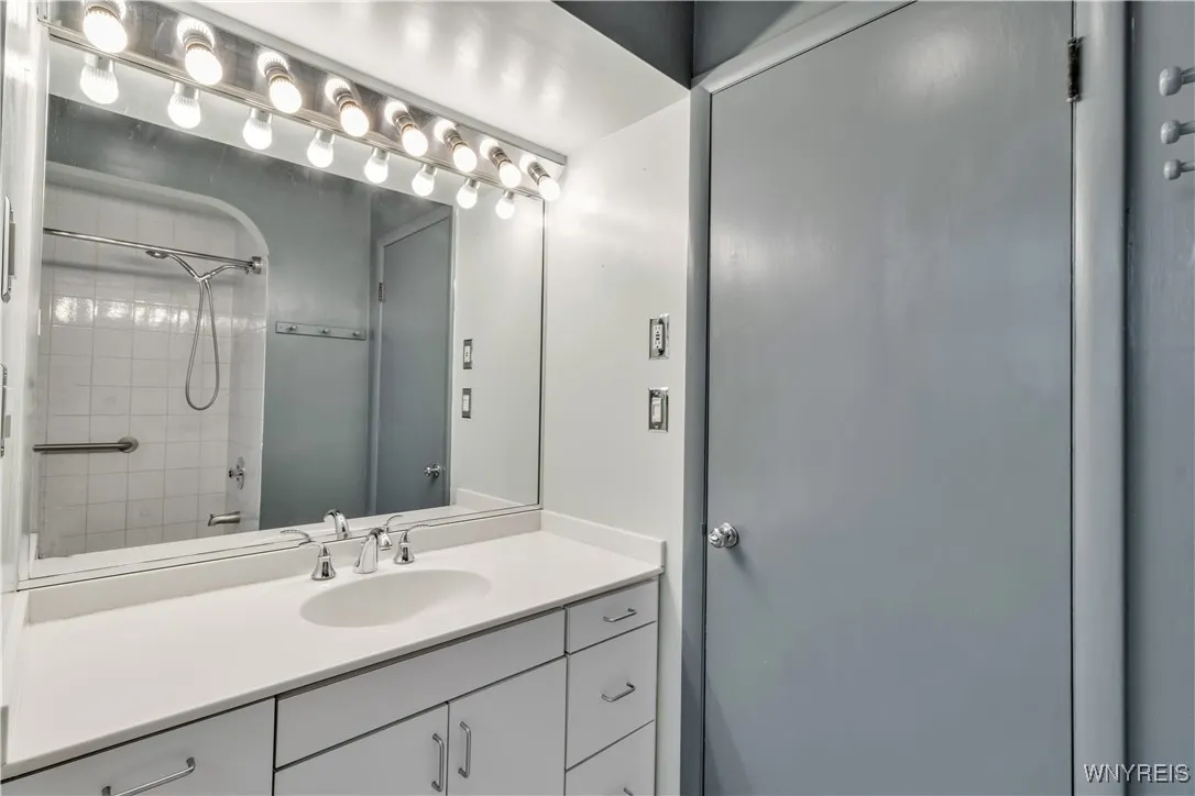 179 Hamilton Boulevard, Tonawanda, New York 14217, Tonawanda, New York 14217, 2 Bedrooms Bedrooms, 4 Rooms Rooms,1 BathroomBathrooms,Residential Lease,For Rent,179 Hamilton Boulevard, Tonawanda, New York 14217,0,B1654626