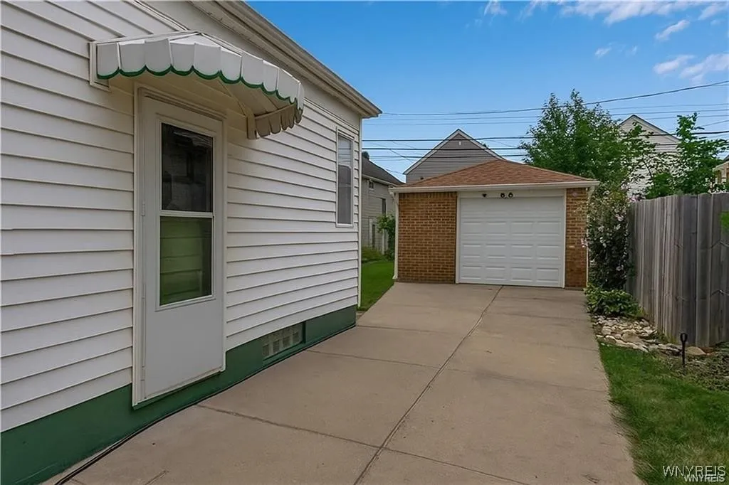 179 Hamilton Boulevard, Tonawanda, New York 14217, Tonawanda, New York 14217, 2 Bedrooms Bedrooms, 4 Rooms Rooms,1 BathroomBathrooms,Residential Lease,For Rent,179 Hamilton Boulevard, Tonawanda, New York 14217,0,B1654626