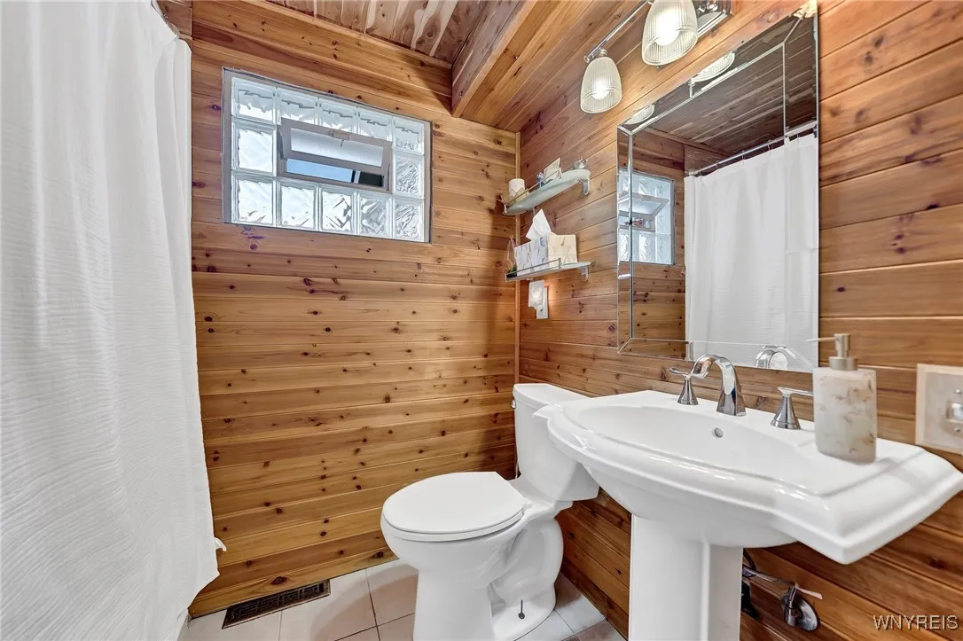 3958 Southwestern Boulevard, Orchard Park, New Yor, Orchard Park, New York 14127, 4 Bedrooms Bedrooms, 8 Rooms Rooms,2 BathroomsBathrooms,Residential,For Sale,3958 Southwestern Boulevard, Orchard Park, New Yor,0,B1654749