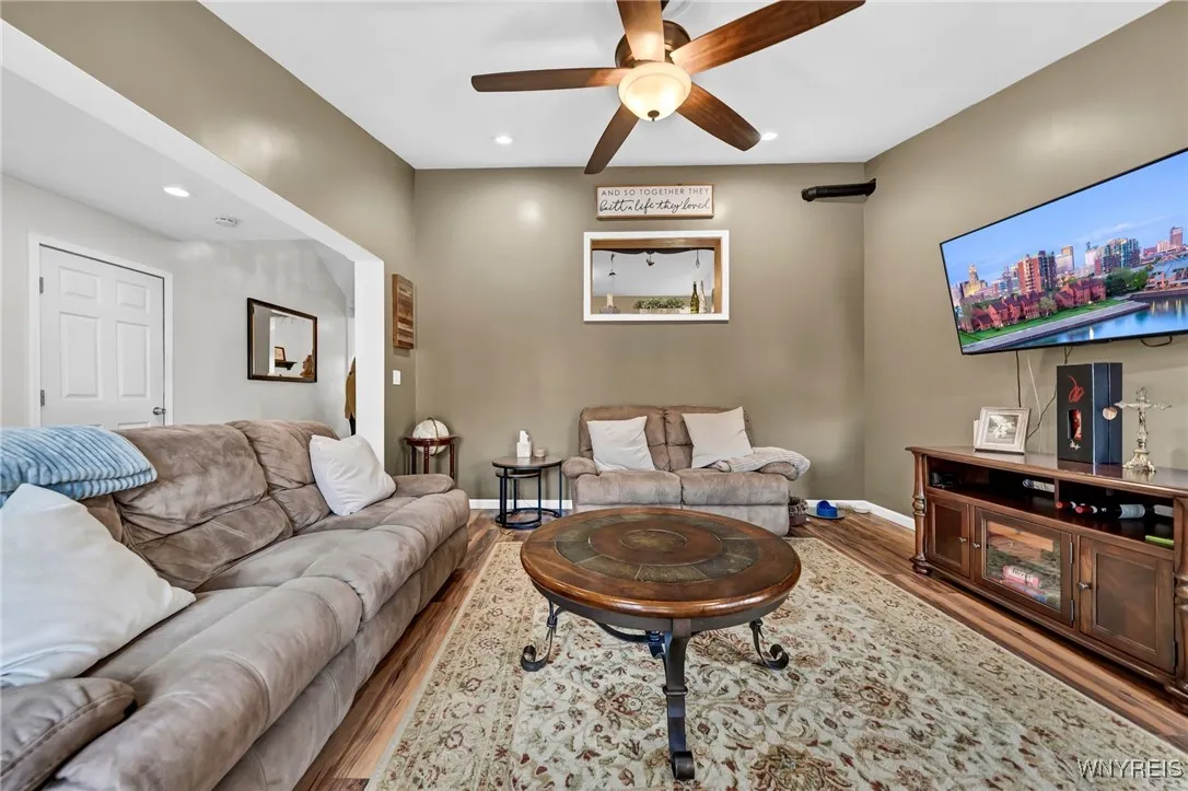 3958 Southwestern Boulevard, Orchard Park, New Yor, Orchard Park, New York 14127, 4 Bedrooms Bedrooms, 8 Rooms Rooms,2 BathroomsBathrooms,Residential,For Sale,3958 Southwestern Boulevard, Orchard Park, New Yor,0,B1654749