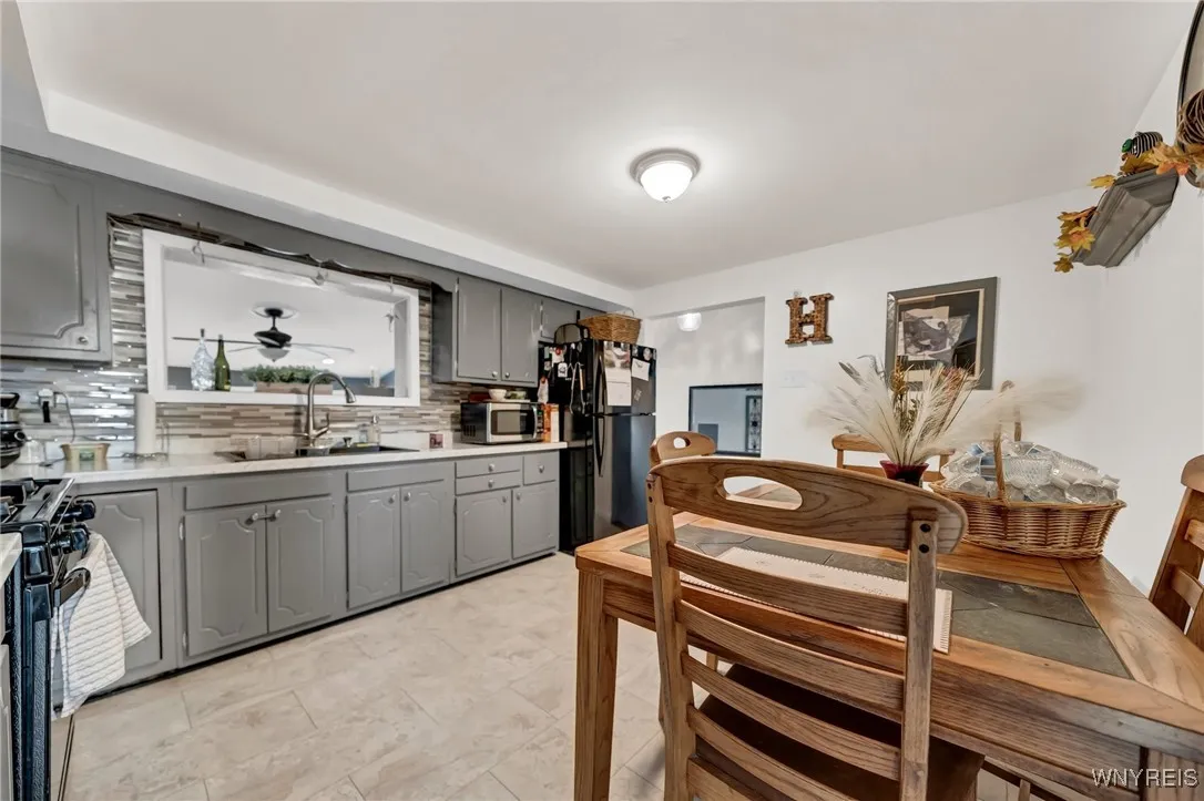 3958 Southwestern Boulevard, Orchard Park, New Yor, Orchard Park, New York 14127, 4 Bedrooms Bedrooms, 8 Rooms Rooms,2 BathroomsBathrooms,Residential,For Sale,3958 Southwestern Boulevard, Orchard Park, New Yor,0,B1654749
