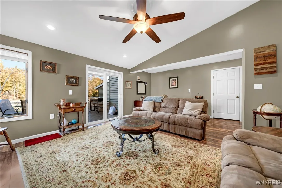 3958 Southwestern Boulevard, Orchard Park, New Yor, Orchard Park, New York 14127, 4 Bedrooms Bedrooms, 8 Rooms Rooms,2 BathroomsBathrooms,Residential,For Sale,3958 Southwestern Boulevard, Orchard Park, New Yor,0,B1654749