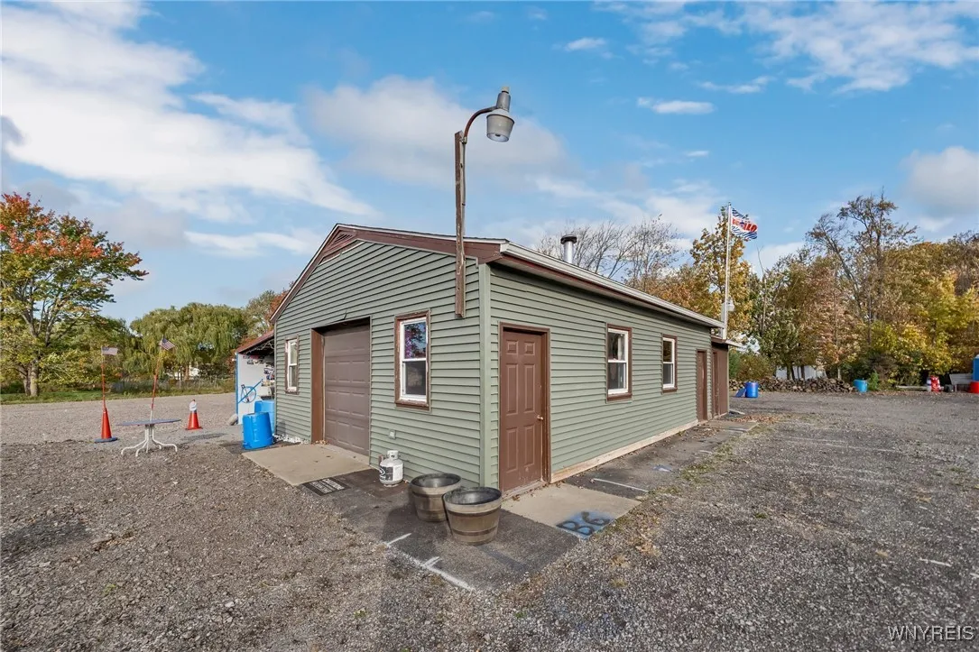 3958 Southwestern Boulevard, Orchard Park, New Yor, Orchard Park, New York 14127, 4 Bedrooms Bedrooms, 8 Rooms Rooms,2 BathroomsBathrooms,Residential,For Sale,3958 Southwestern Boulevard, Orchard Park, New Yor,0,B1654749