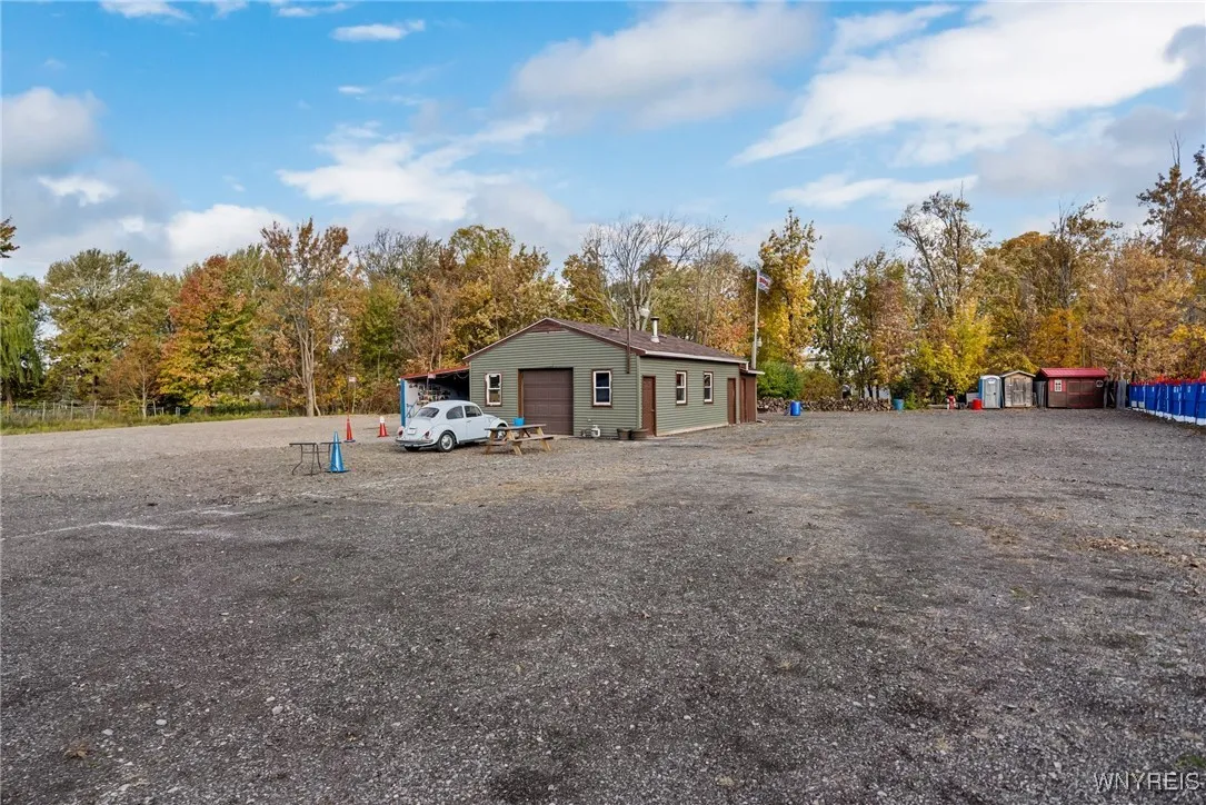 3958 Southwestern Boulevard, Orchard Park, New Yor, Orchard Park, New York 14127, 4 Bedrooms Bedrooms, 8 Rooms Rooms,2 BathroomsBathrooms,Residential,For Sale,3958 Southwestern Boulevard, Orchard Park, New Yor,0,B1654749