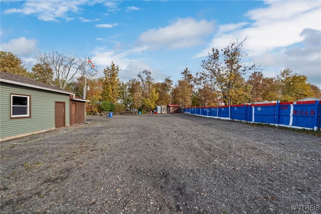 3958 Southwestern Boulevard, Orchard Park, New Yor, Orchard Park, New York 14127, 4 Bedrooms Bedrooms, 8 Rooms Rooms,2 BathroomsBathrooms,Residential,For Sale,3958 Southwestern Boulevard, Orchard Park, New Yor,0,B1654749