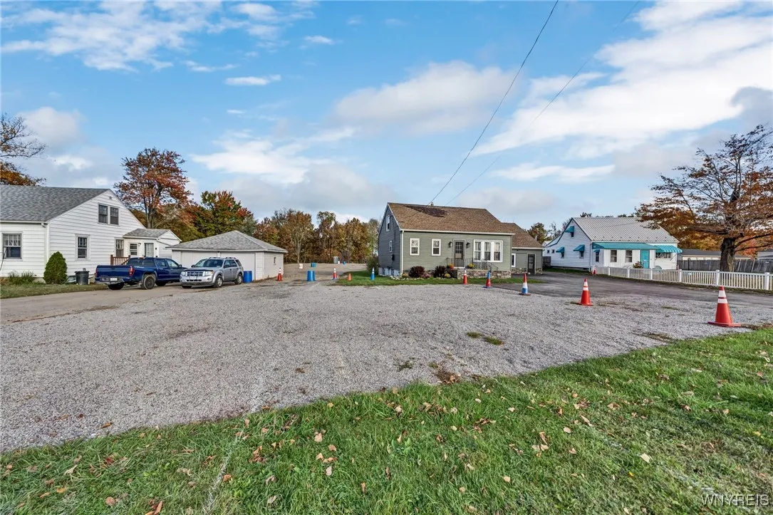 3964 Southwestern Boulevard, Orchard Park, New Yor, Orchard Park, New York 14127, 4 Bedrooms Bedrooms, 7 Rooms Rooms,1 BathroomBathrooms,Residential,For Sale,3964 Southwestern Boulevard, Orchard Park, New Yor,0,B1654758
