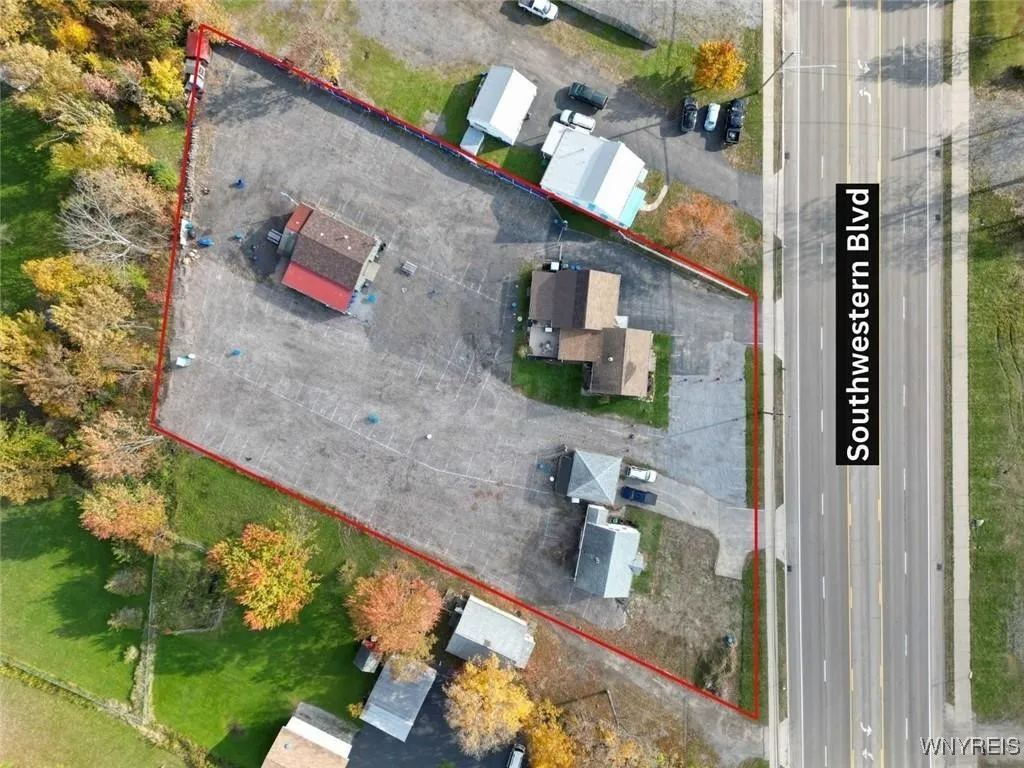 3964 Southwestern Boulevard, Orchard Park, New Yor, Orchard Park, New York 14127, 4 Bedrooms Bedrooms, 7 Rooms Rooms,1 BathroomBathrooms,Residential,For Sale,3964 Southwestern Boulevard, Orchard Park, New Yor,0,B1654758