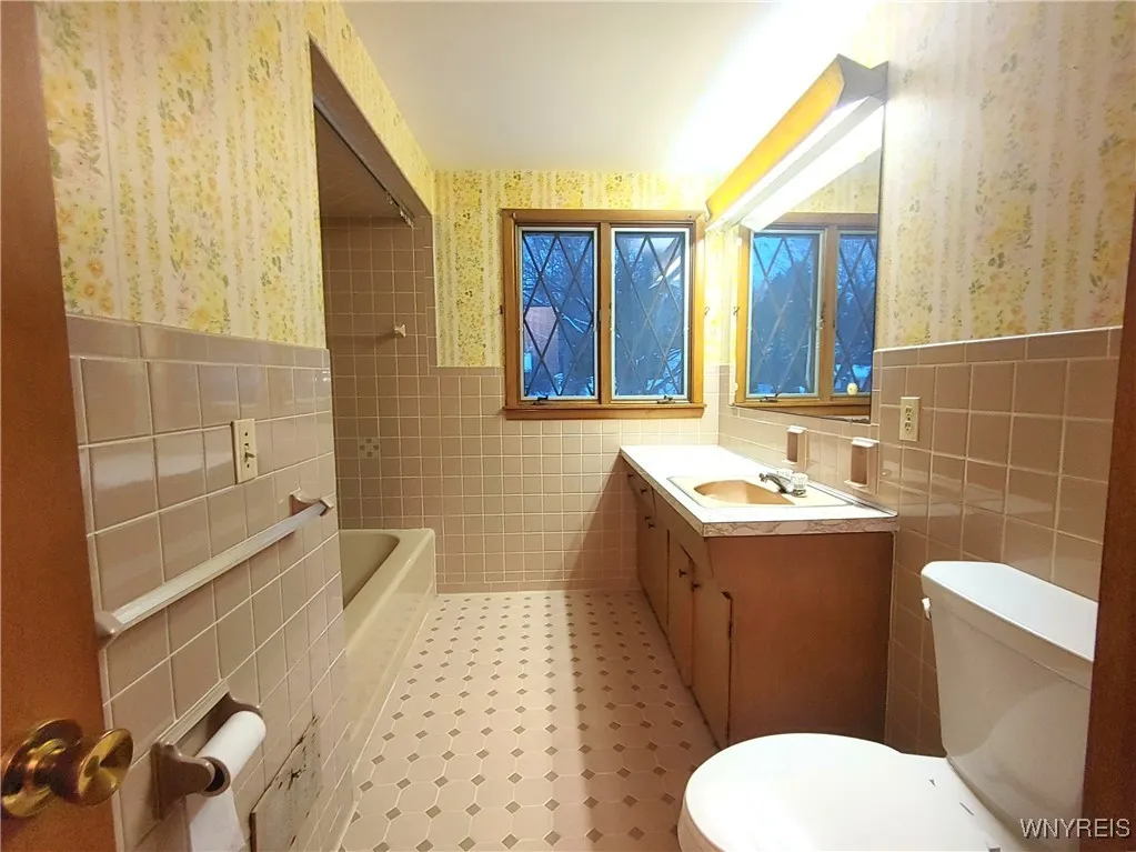 4750 Schurr Road, Clarence, New York 14031, Clarence, New York 14031, 3 Bedrooms Bedrooms, 7 Rooms Rooms,1 BathroomBathrooms,Residential,Closed,4750 Schurr Road, Clarence, New York 14031,0,B1654776