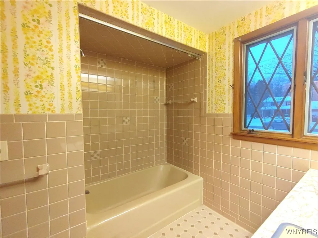 4750 Schurr Road, Clarence, New York 14031, Clarence, New York 14031, 3 Bedrooms Bedrooms, 7 Rooms Rooms,1 BathroomBathrooms,Residential,Closed,4750 Schurr Road, Clarence, New York 14031,0,B1654776