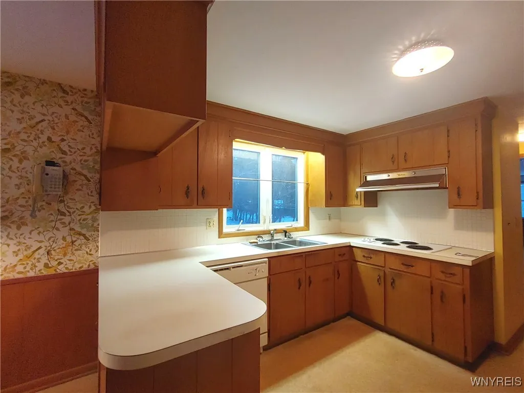 4750 Schurr Road, Clarence, New York 14031, Clarence, New York 14031, 3 Bedrooms Bedrooms, 7 Rooms Rooms,1 BathroomBathrooms,Residential,Closed,4750 Schurr Road, Clarence, New York 14031,0,B1654776