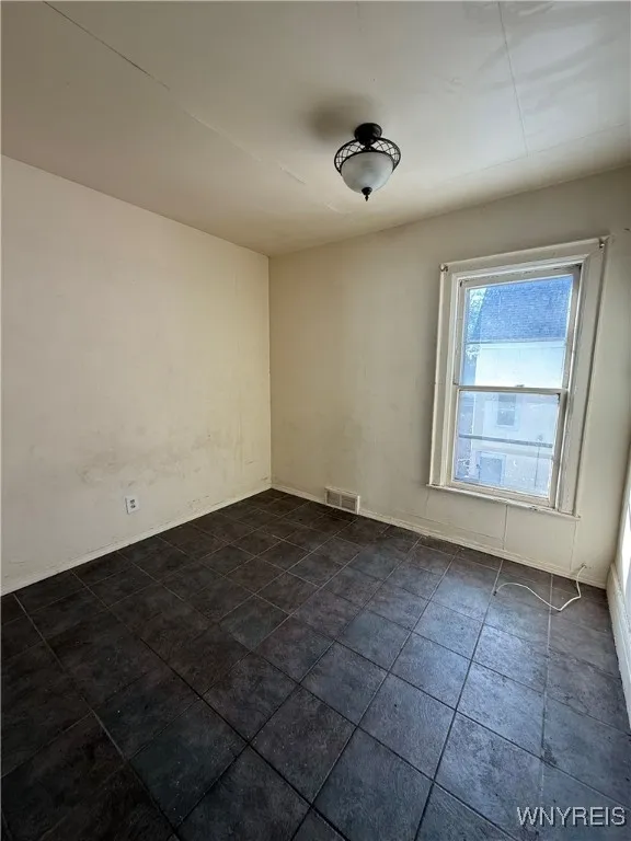 95 Sheffield Avenue, Buffalo, New York 14220, Buffalo, New York 14220, 6 Bedrooms Bedrooms, ,2 BathroomsBathrooms,Residential,Closed,95 Sheffield Avenue, Buffalo, New York 14220,0,B1654821