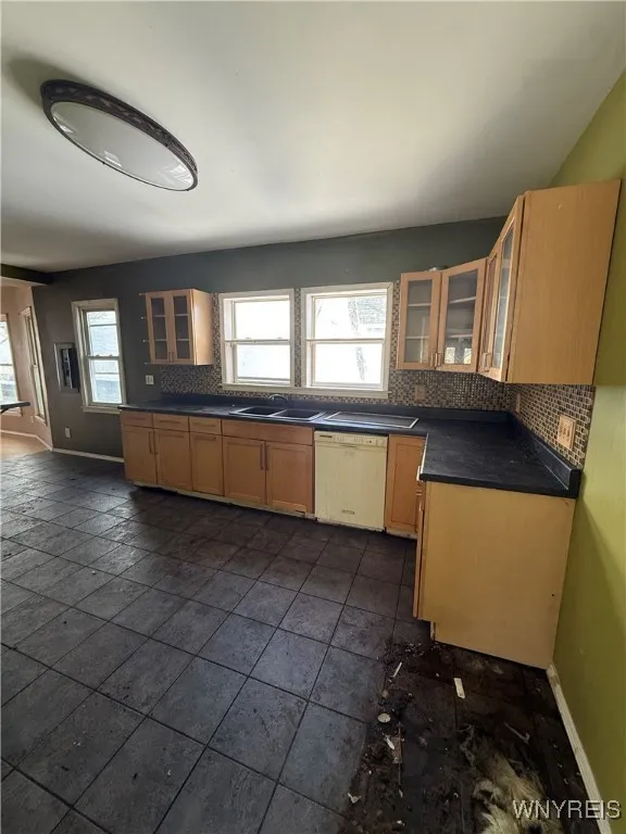 95 Sheffield Avenue, Buffalo, New York 14220, Buffalo, New York 14220, 6 Bedrooms Bedrooms, ,2 BathroomsBathrooms,Residential,Closed,95 Sheffield Avenue, Buffalo, New York 14220,0,B1654821
