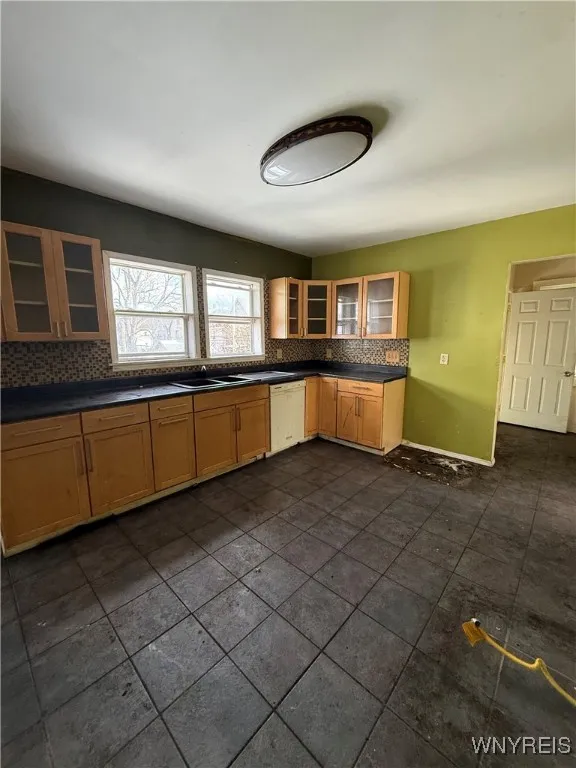 95 Sheffield Avenue, Buffalo, New York 14220, Buffalo, New York 14220, 6 Bedrooms Bedrooms, ,2 BathroomsBathrooms,Residential,Closed,95 Sheffield Avenue, Buffalo, New York 14220,0,B1654821