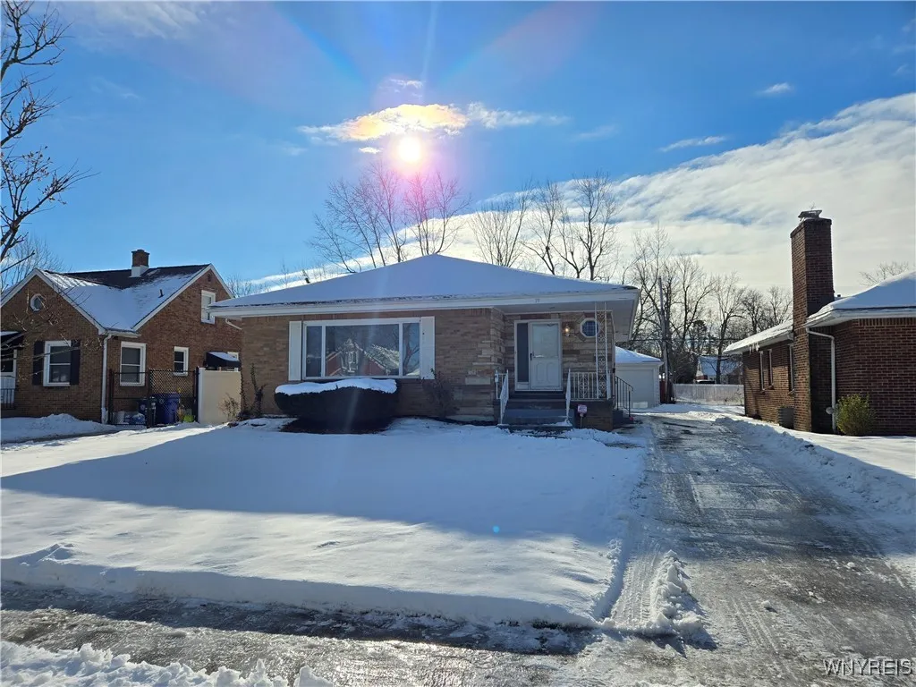 39 Lennox Avenue, Amherst, New York 14226, Amherst, New York 14226, 2 Bedrooms Bedrooms, 5 Rooms Rooms,1 BathroomBathrooms,Residential Lease,For Rent,39 Lennox Avenue, Amherst, New York 14226,0,B1654955