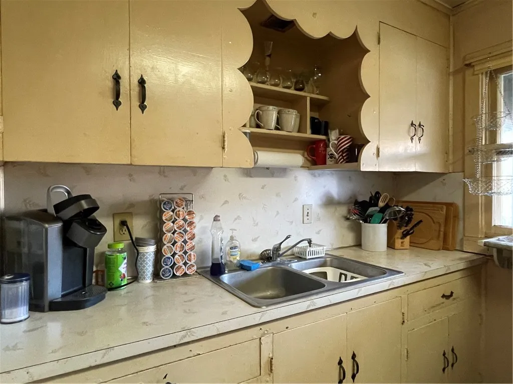 143 Main Street, Richmondville, New York 12149, Richmondville, New York 12149, 2 Bedrooms Bedrooms, 6 Rooms Rooms,1 BathroomBathrooms,Residential,Closed,143 Main Street, Richmondville, New York 12149,0,R1651684