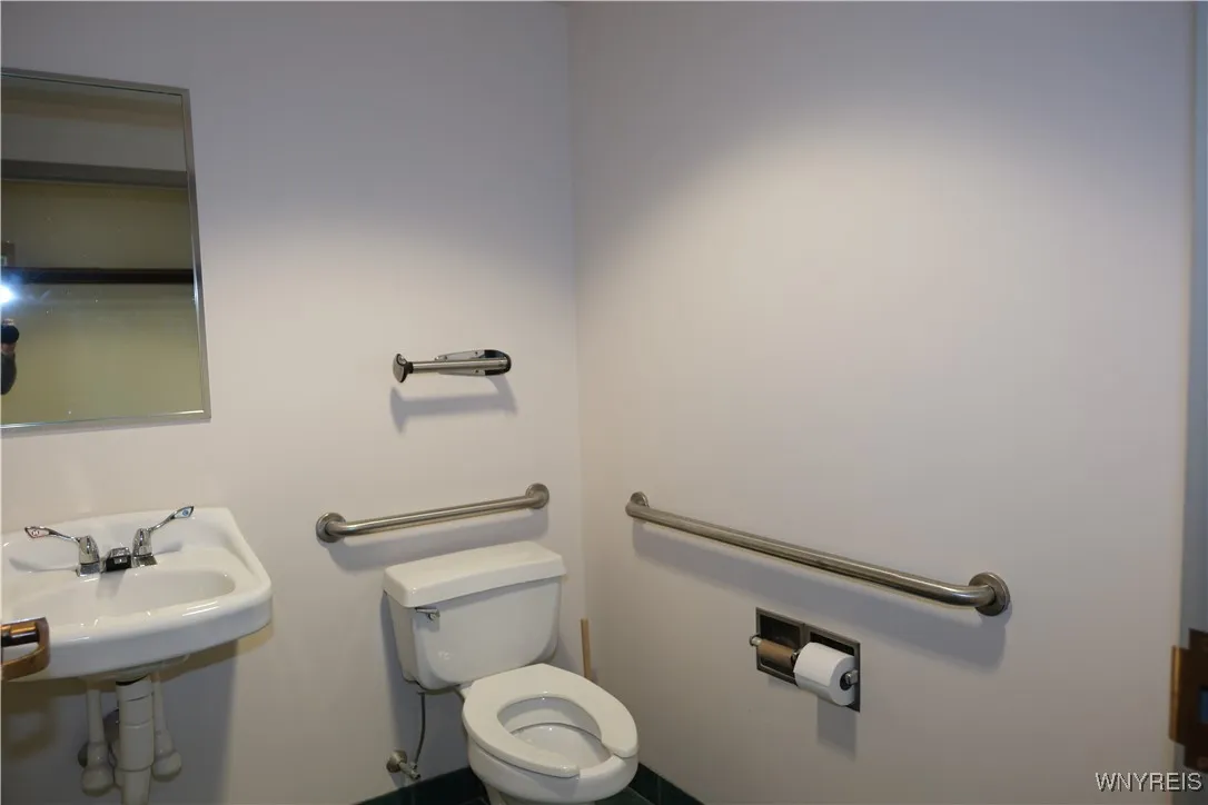 4085 Seneca Street, West Seneca, New York 14224, West Seneca, New York 14224, ,Commercial Lease,For Rent,4085 Seneca Street, West Seneca, New York 14224,0,B1655246