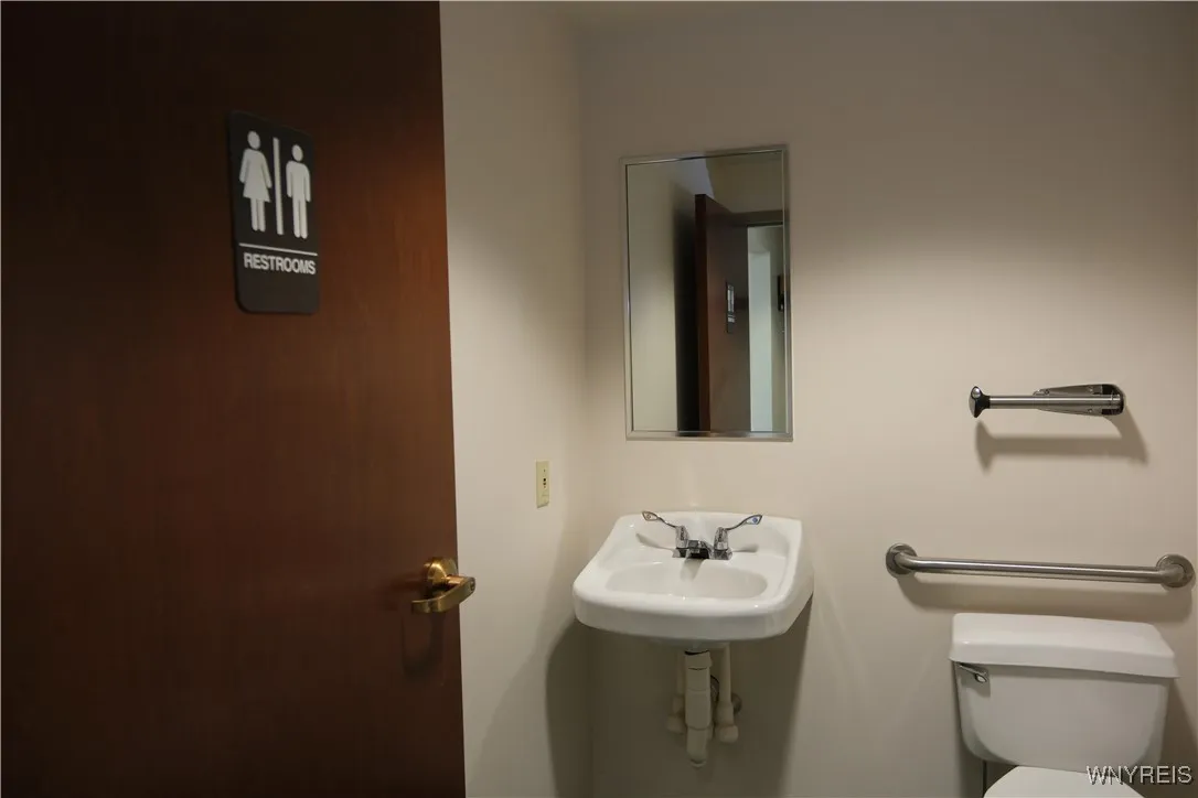 4085 Seneca Street, West Seneca, New York 14224, West Seneca, New York 14224, ,Commercial Lease,For Rent,4085 Seneca Street, West Seneca, New York 14224,0,B1655246