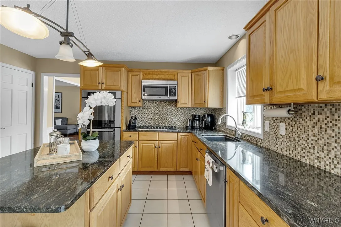 33 Vassar Drive, Amherst, New York 14068, Amherst, New York 14068, 4 Bedrooms Bedrooms, 9 Rooms Rooms,2 BathroomsBathrooms,Residential,Closed,33 Vassar Drive, Amherst, New York 14068,0,B1654674