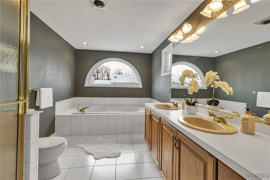 33 Vassar Drive, Amherst, New York 14068, Amherst, New York 14068, 4 Bedrooms Bedrooms, 9 Rooms Rooms,2 BathroomsBathrooms,Residential,Closed,33 Vassar Drive, Amherst, New York 14068,0,B1654674